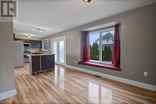 2340 Joshua Drive, Burlington, ON - Indoor Photo Showing Kitchen
