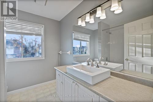 2340 Joshua Drive, Burlington, ON - Indoor Photo Showing Bathroom