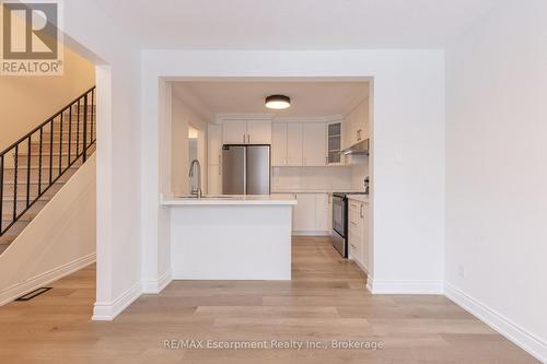 288 - 100 Brownleigh Avenue, Welland (Welland Downtown), ON - Indoor Photo Showing Kitchen