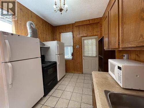 3338 Sandwich Street, Windsor, ON - Indoor Photo Showing Kitchen