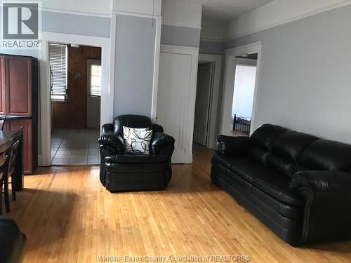 3338 Sandwich Street, Windsor, ON - Indoor Photo Showing Living Room