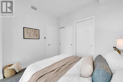 209 - 664 Spadina Avenue, Toronto, ON - Indoor Photo Showing Bedroom