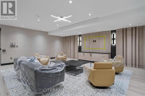 209 - 664 Spadina Avenue, Toronto, ON - Indoor