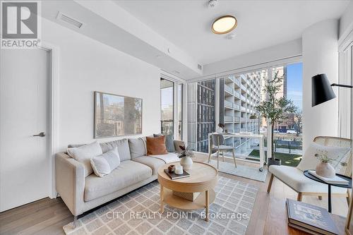 209 - 664 Spadina Avenue, Toronto, ON - Indoor Photo Showing Living Room