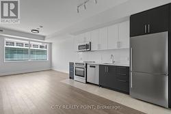 211 - 664 SPADINA AVENUE  Toronto, ON M5S 2H7