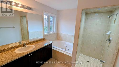 10 Moore'S Court, Markham, ON - Indoor Photo Showing Bathroom