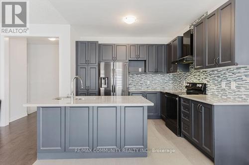 100 Folgate Crescent, Brampton, ON - Indoor Photo Showing Kitchen With Upgraded Kitchen