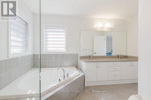 100 Folgate Crescent, Brampton, ON - Indoor Photo Showing Bathroom