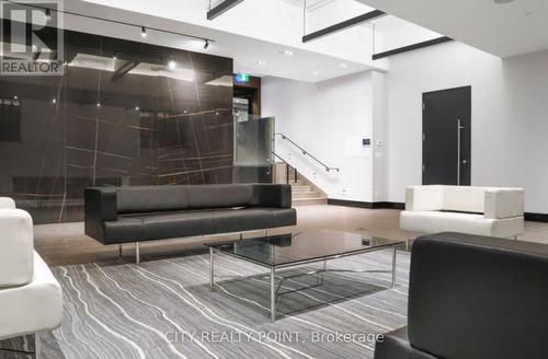 117 - 2 Clarendon Avenue, Toronto, ON - Indoor