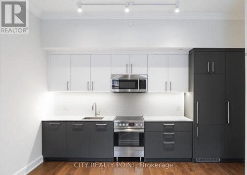 117 - 2 Clarendon Avenue, Toronto, ON - Indoor Photo Showing Kitchen