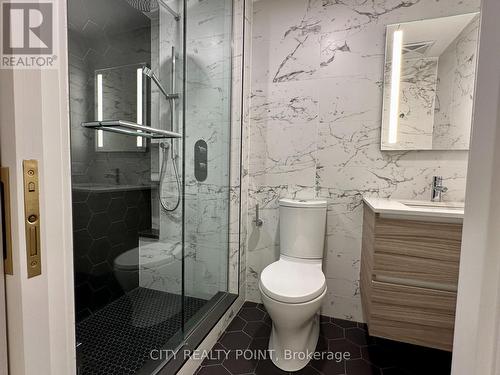 117 - 2 Clarendon Avenue, Toronto, ON - Indoor Photo Showing Bathroom