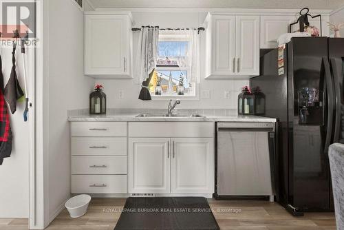 29 Hickory Hollow, Haldimand, ON - Indoor Photo Showing Kitchen With Double Sink