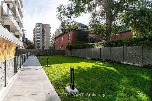 201 - 276 St George Street, Toronto, ON - Outdoor