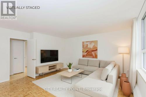 711 - 6200 Bathurst Street, Toronto, ON - Indoor Photo Showing Living Room