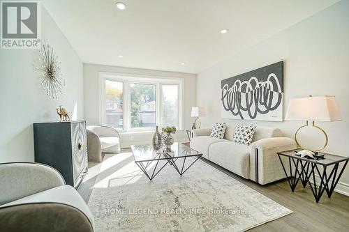 36 Pebblehill Square, Toronto, ON - Indoor Photo Showing Living Room