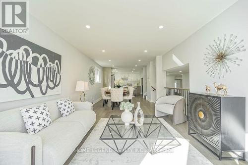 36 Pebblehill Square, Toronto, ON - Indoor Photo Showing Living Room