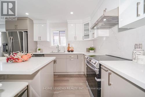 36 Pebblehill Square, Toronto, ON - Indoor Photo Showing Kitchen With Upgraded Kitchen