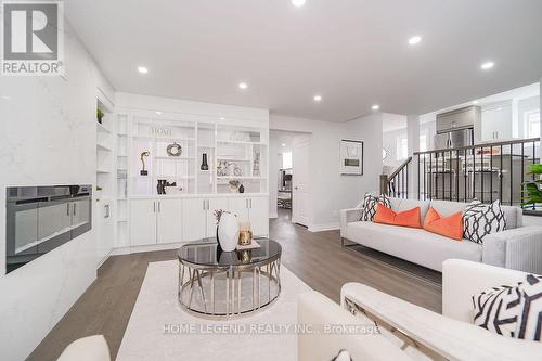 36 Pebblehill Square, Toronto, ON - Indoor Photo Showing Living Room