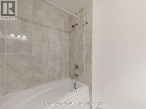 28 Millman Lane, Richmond Hill, ON - Indoor Photo Showing Bathroom
