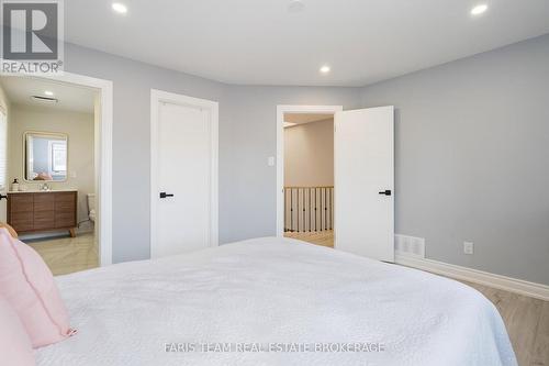 7 Golfview Boulevard, Bradford West Gwillimbury, ON - Indoor Photo Showing Bedroom