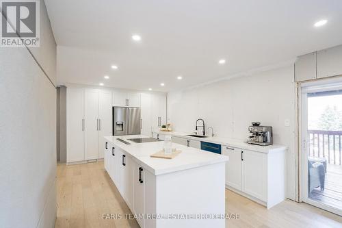 7 Golfview Boulevard, Bradford West Gwillimbury, ON - Indoor Photo Showing Kitchen With Upgraded Kitchen