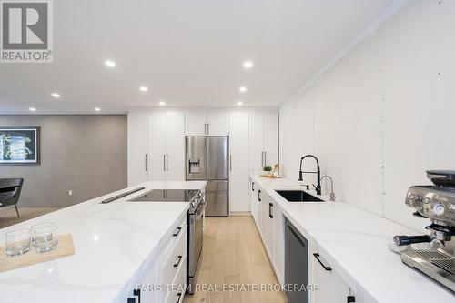 7 Golfview Boulevard, Bradford West Gwillimbury, ON - Indoor Photo Showing Kitchen With Upgraded Kitchen