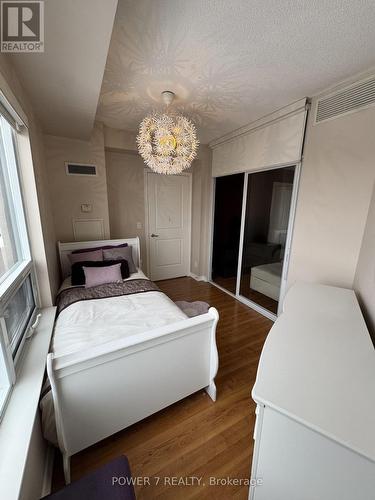 1615 - 9235 Jane Street, Vaughan, ON - Indoor Photo Showing Bedroom