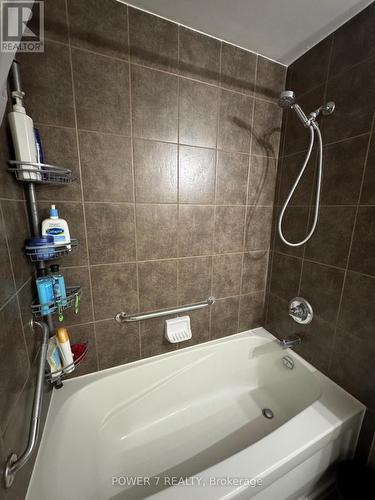 1615 - 9235 Jane Street, Vaughan, ON - Indoor Photo Showing Bathroom