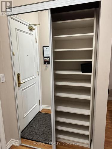 1615 - 9235 Jane Street, Vaughan, ON - Indoor