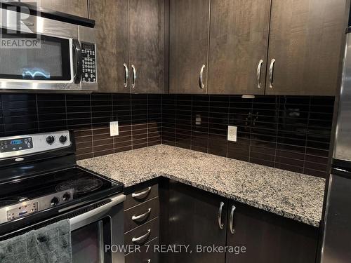 1615 - 9235 Jane Street, Vaughan, ON - Indoor Photo Showing Kitchen