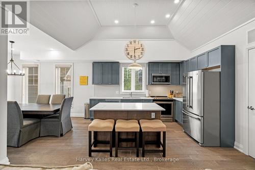 Spacious kitchen with large island - 15 - 2054 Peninsula Road, Muskoka Lakes (Medora), ON - Indoor