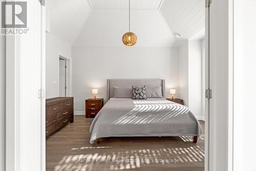 Main floor primary suite - 15 - 2054 Peninsula Road, Muskoka Lakes (Medora), ON - Indoor Photo Showing Bedroom