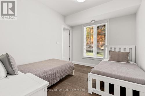 2nd bedroom on the main floor w/ ensuite - 15 - 2054 Peninsula Road, Muskoka Lakes (Medora), ON - Indoor Photo Showing Bedroom