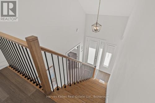 To upper level - 15 - 2054 Peninsula Road, Muskoka Lakes (Medora), ON - Indoor Photo Showing Other Room