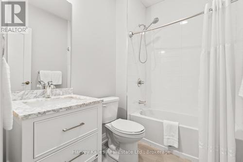 Upper level full bathroom - 15 - 2054 Peninsula Road, Muskoka Lakes (Medora), ON - Indoor Photo Showing Bathroom