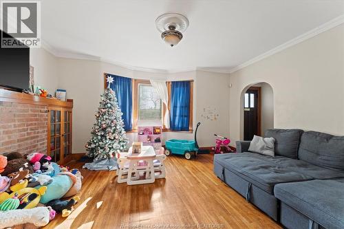 232-234 Giles, Windsor, ON - Indoor Photo Showing Living Room
