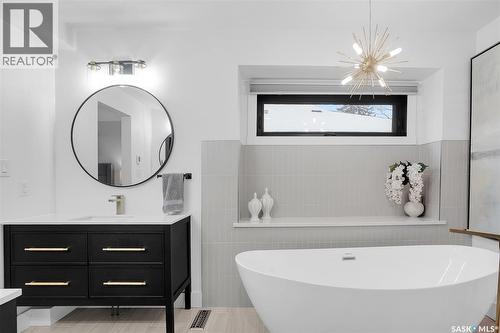 1407 13Th Street E, Saskatoon, SK - Indoor Photo Showing Bathroom