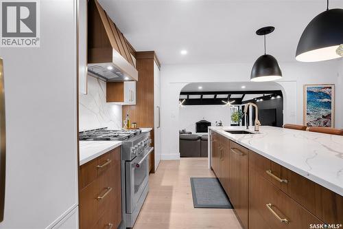 1407 13Th Street E, Saskatoon, SK - Indoor Photo Showing Kitchen With Upgraded Kitchen