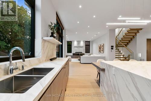 1222 Mississauga Road, Mississauga, ON - Indoor Photo Showing Kitchen With Double Sink With Upgraded Kitchen