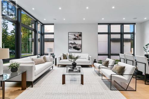 1222 Mississauga Road, Mississauga, ON - Indoor Photo Showing Living Room