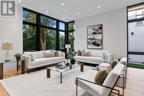 1222 Mississauga Road, Mississauga, ON - Indoor Photo Showing Living Room