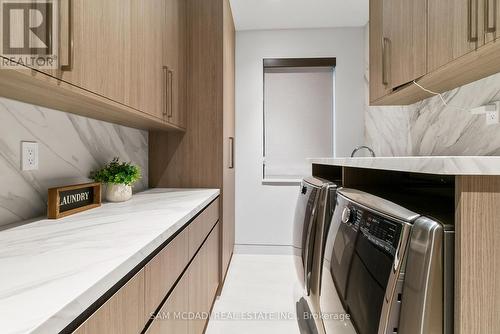 1222 Mississauga Road, Mississauga, ON - Indoor Photo Showing Laundry Room