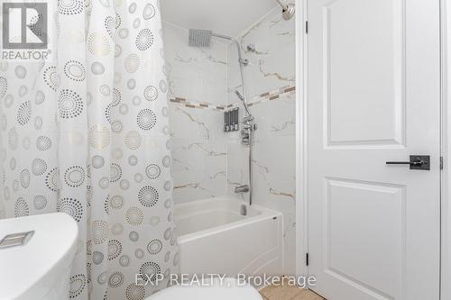 40 Monterey Avenue, Brampton, ON - Indoor Photo Showing Bathroom