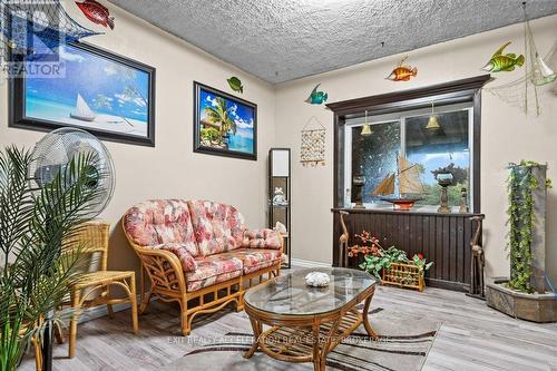 108 Dundas Street, Deseronto (Deseronto (Town)), ON - Indoor Photo Showing Living Room