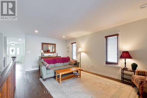 7 Circlewood Drive, St. Thomas, ON - Indoor Photo Showing Living Room