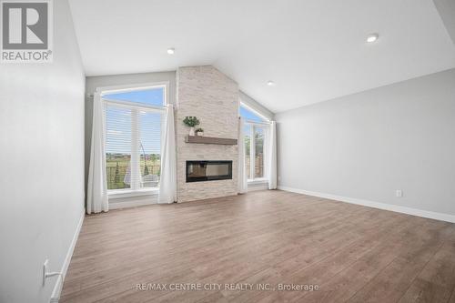 24 Oakmont Street, St. Thomas, ON - Indoor Photo Showing Living Room With Fireplace