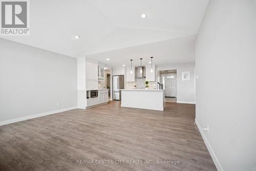 24 Oakmont Street, St. Thomas, ON - Indoor Photo Showing Kitchen