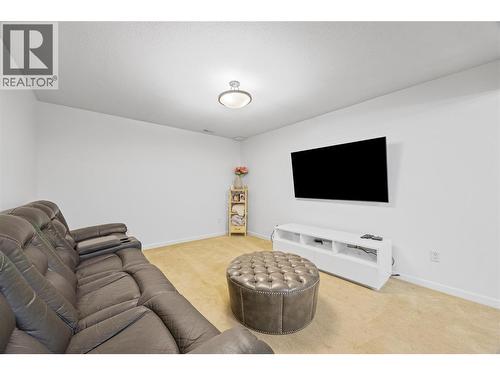 1873 Parkview Crescent Unit# 3, Kelowna, BC - Indoor Photo Showing Living Room