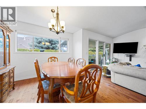 Dining area room for entertaining - 1873 Parkview Crescent Unit# 3, Kelowna, BC - Indoor Photo Showing Dining Room