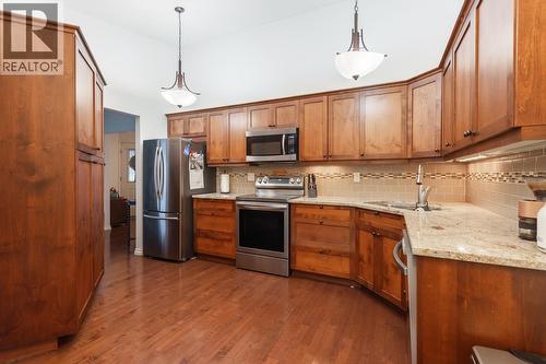 1873 Parkview Crescent Unit# 3, Kelowna, BC - Indoor Photo Showing Kitchen With Stainless Steel Kitchen